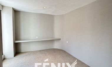 Casa en Venta: Fracc. Santa María Coatepec- Diseño minimalista y amplio jardín