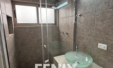 Casa en Venta: Fracc. Santa María Coatepec- Diseño minimalista y amplio jardín