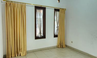 Dijual Rumah Luas Siap Huni di Kawasan Batununggal