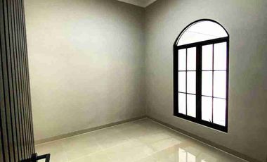 rumah cantik di perumahan cluster belakang UNS Mojosongo jebres