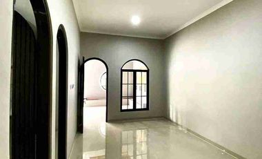 rumah cantik di perumahan cluster belakang UNS Mojosongo jebres