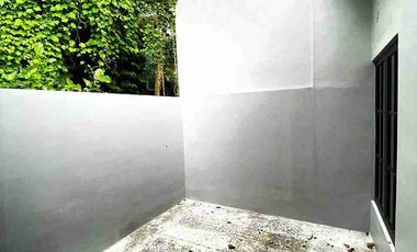 rumah cantik di perumahan cluster belakang UNS Mojosongo jebres