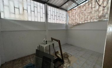 Rare Item!!! Property near the Skytrain generating 6% annual return! For sale: 3-storey townhome near MRT Bang Khae and Bang Khae Market, 3-storey
