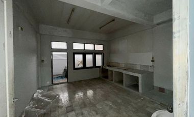 Rare Item!!! Property near the Skytrain generating 6% annual return! For sale: 3-storey townhome near MRT Bang Khae and Bang Khae Market, 3-storey