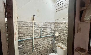 Rare Item!!! Property near the Skytrain generating 6% annual return! For sale: 3-storey townhome near MRT Bang Khae and Bang Khae Market, 3-storey