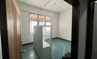 Rare Item!!! Property near the Skytrain generating 6% annual return! For sale: 3-storey townhome near MRT Bang Khae and Bang Khae Market, 3-storey