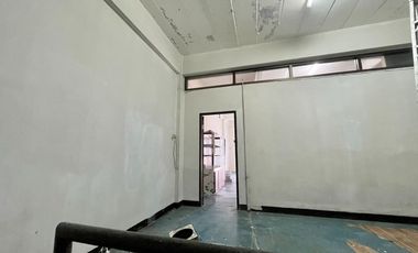 Rare Item!!! Property near the Skytrain generating 6% annual return! For sale: 3-storey townhome near MRT Bang Khae and Bang Khae Market, 3-storey