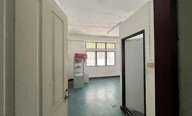 Rare Item!!! Property near the Skytrain generating 6% annual return! For sale: 3-storey townhome near MRT Bang Khae and Bang Khae Market, 3-storey