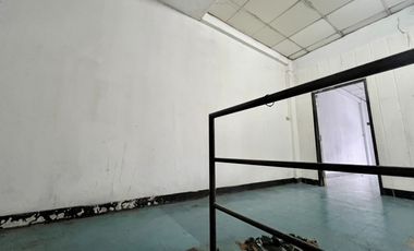 Rare Item!!! Property near the Skytrain generating 6% annual return! For sale: 3-storey townhome near MRT Bang Khae and Bang Khae Market, 3-storey