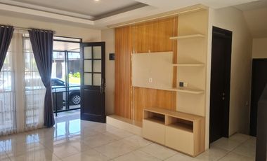RUMAH BAGUS 2 LANTAI LINGKUNGAN NYAMAN AMAN SIAP HUNI DI TATAR SIMAKIRANA KOTA BARU PARAHYANGAN KBP BANDUNG