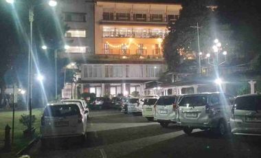 Dijual Hotel Di Jalan Raya Puncak Pass Dengan Tingkat Occupancy Tinggi dan View Pegunungan, Kebun Teh
