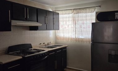 Casa en renta amueblada en fraccionamiento privado, cerca del aeropuerto