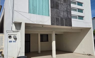 Casa en renta amueblada en fraccionamiento privado, cerca del aeropuerto