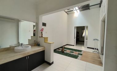 RUMAH BAGUS CANTIK MINIMALIS MODERN 2 LANTAI FULL FURNISHED SIAP HUNI DI TATAR WANGSAKERTA KOTA BARU PARAHYANGAN KBP BANDUNG