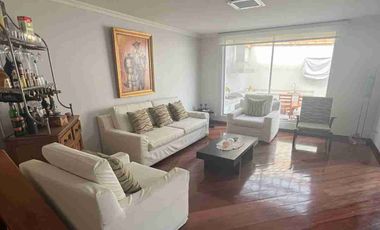 Casa de venta con suite independiente, conjunto cerrado, Einstein/Carcelén. 4 hab. Excelente estado.