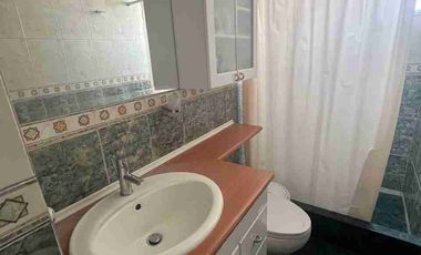 Casa de venta con suite independiente, conjunto cerrado, Einstein/Carcelén. 4 hab. Excelente estado.