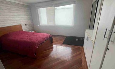 Casa de venta con suite independiente, conjunto cerrado, Einstein/Carcelén. 4 hab. Excelente estado.