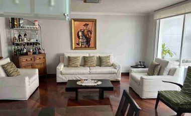 Casa de venta con suite independiente, conjunto cerrado, Einstein/Carcelén. 4 hab. Excelente estado.