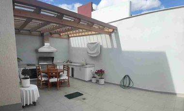 Casa de venta con suite independiente, conjunto cerrado, Einstein/Carcelén. 4 hab. Excelente estado.