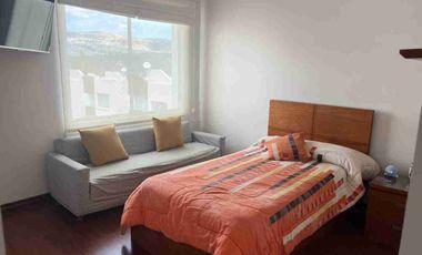 Casa de venta con suite independiente, conjunto cerrado, Einstein/Carcelén. 4 hab. Excelente estado.