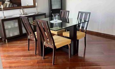 Casa de venta con suite independiente, conjunto cerrado, Einstein/Carcelén. 4 hab. Excelente estado.
