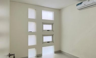 Rumah Zimbali Costa Pakuwon City AC Kitchen Set