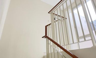 Rumah Zimbali Costa Pakuwon City AC Kitchen Set