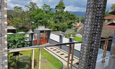 Rumah Mewah 2 Lantai Jalur Wisata Baturraden View Gunung