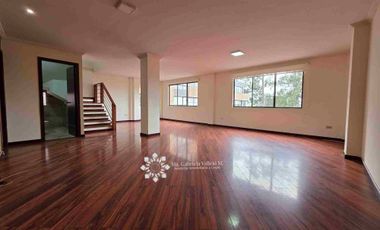 EN VENTA - AMPLIO DEPARTAMENTO DUPLEX, com vista al Rio Tomebamba, ubicado en el sector de Puertas del Sol.