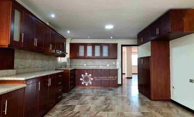 EN VENTA - AMPLIO DEPARTAMENTO DUPLEX, com vista al Rio Tomebamba, ubicado en el sector de Puertas del Sol.