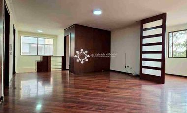 EN VENTA - AMPLIO DEPARTAMENTO DUPLEX, com vista al Rio Tomebamba, ubicado en el sector de Puertas del Sol.