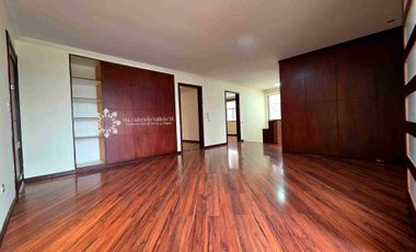 EN VENTA - AMPLIO DEPARTAMENTO DUPLEX, com vista al Rio Tomebamba, ubicado en el sector de Puertas del Sol.