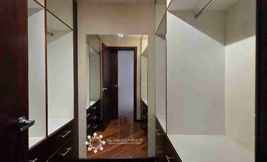 EN VENTA - AMPLIO DEPARTAMENTO DUPLEX, com vista al Rio Tomebamba, ubicado en el sector de Puertas del Sol.