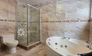 EN VENTA - AMPLIO DEPARTAMENTO DUPLEX, com vista al Rio Tomebamba, ubicado en el sector de Puertas del Sol.