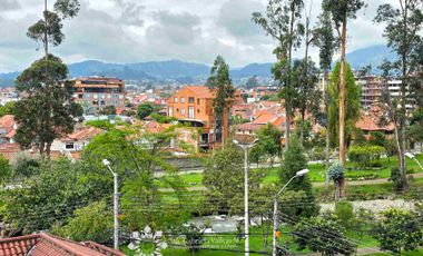 EN VENTA - AMPLIO DEPARTAMENTO DUPLEX, com vista al Rio Tomebamba, ubicado en el sector de Puertas del Sol.