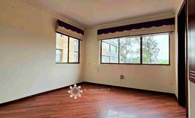 EN VENTA - AMPLIO DEPARTAMENTO DUPLEX, com vista al Rio Tomebamba, ubicado en el sector de Puertas del Sol.