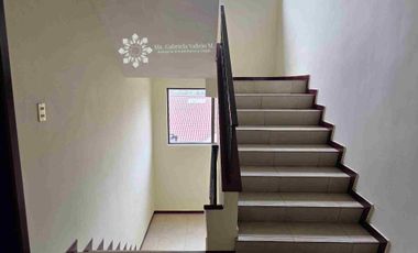 EN VENTA - AMPLIO DEPARTAMENTO DUPLEX, com vista al Rio Tomebamba, ubicado en el sector de Puertas del Sol.