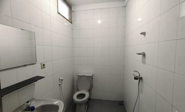 DISEWAKAN RUMAH COCOK DIJADIKAN KANTOR/TEMPAT TINGGAL DI KOPO MELATI  L