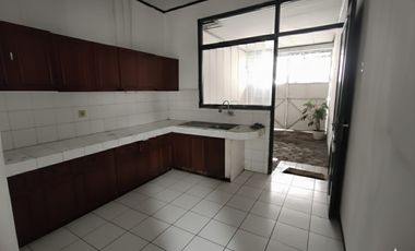 DISEWAKAN RUMAH COCOK DIJADIKAN KANTOR/TEMPAT TINGGAL DI KOPO MELATI  L