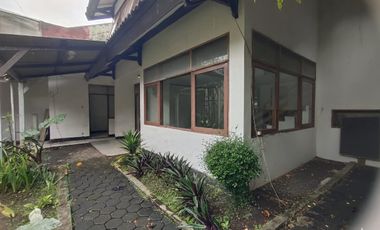 DISEWAKAN RUMAH COCOK DIJADIKAN KANTOR/TEMPAT TINGGAL DI KOPO MELATI  L