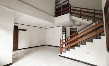 DISEWAKAN RUMAH COCOK DIJADIKAN KANTOR/TEMPAT TINGGAL DI KOPO MELATI  L