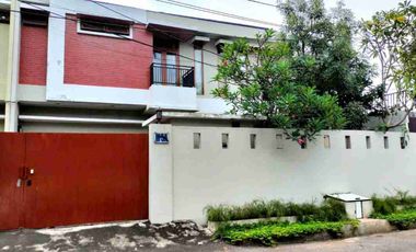 Lokasi Strategis, Disewakan Rumah Siap Huni di Kemang Jakarta Selatan