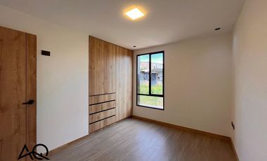 Casa en venta en Loja en Época CREDITO VIP