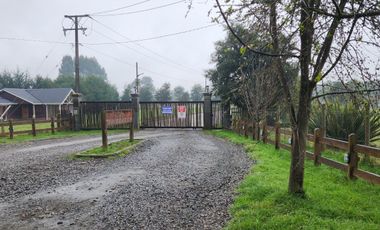 Oportunidad, Parcela con cabaña de 3 dormitorios, Condominio cerrado.