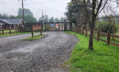 Oportunidad, Parcela con cabaña de 3 dormitorios, Condominio cerrado.