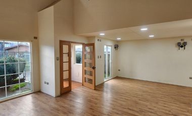 Amplia y moderna casa en Castro. incluye habitación de servicio.