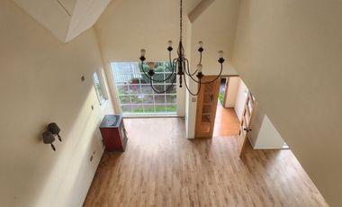 Amplia y moderna casa en Castro. incluye habitación de servicio.