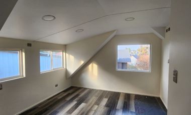 Amplia y moderna casa en Castro. incluye habitación de servicio.