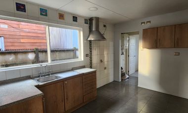 Amplia y moderna casa en Castro. incluye habitación de servicio.