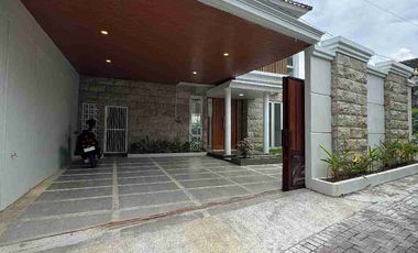 Rumah 2 Lantai Dekat Hotel Hyatt